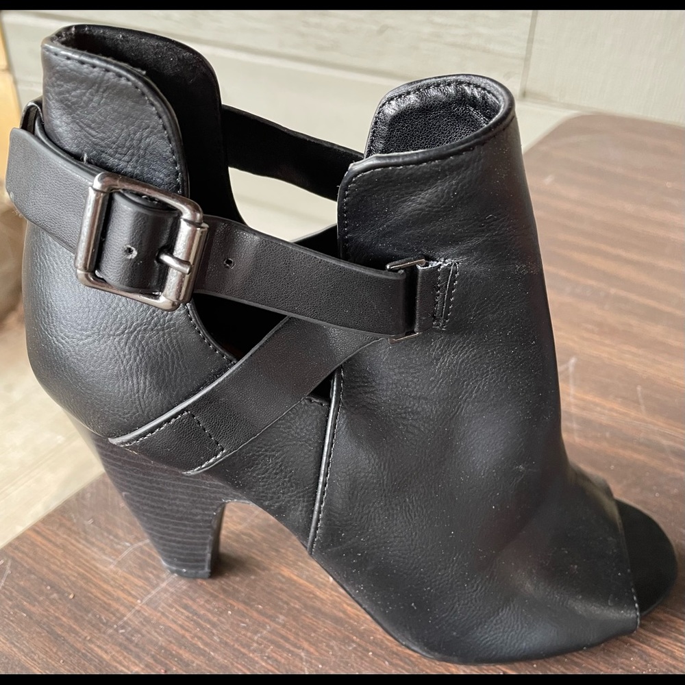 Black soda sandal